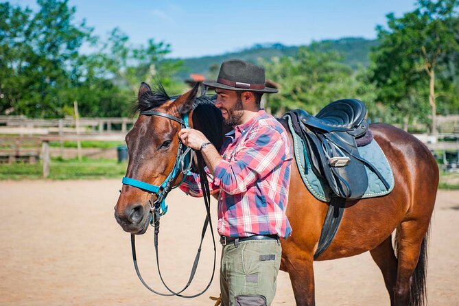 1 hour horseback ride in Valgraziosa Pisa - Climbing the old path to Nicosia