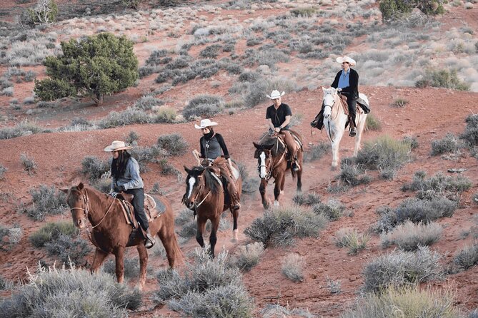 1 Hour Monument Valley Horseback Tour - Merrick Butte and the Western setting