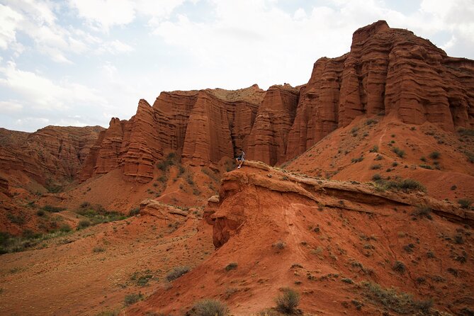 2-Day Adventure: Horseback Riding, Konorchek Canyons & Yurt Stay - Four hours on horseback in Chon Kemin