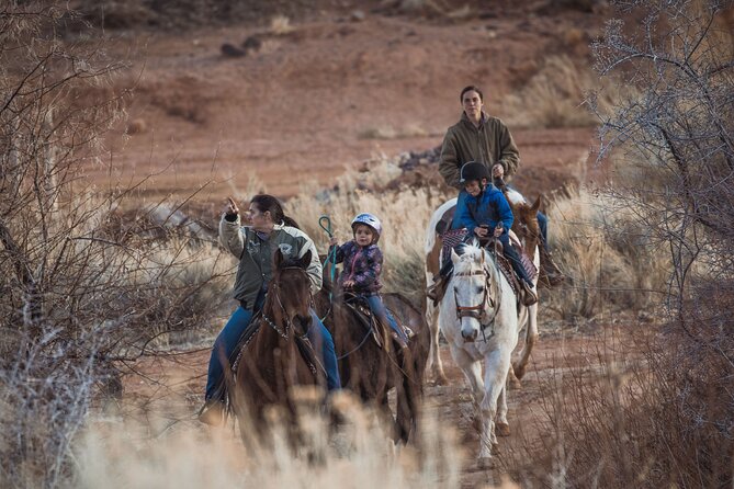 2-Hour Horse Rides Capitol Reef - The Waterpocket Fold from the saddle