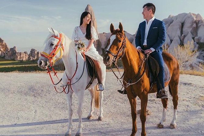 4-Hour-Horsebackriding-Tour through Cappadocia - Red Valley and the changing colors of Cappadocia