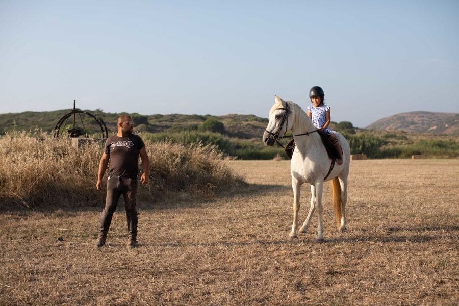 Algarve: 1-Hour Carrapateira Horseback Riding Tour - Returning through plants and village streets
