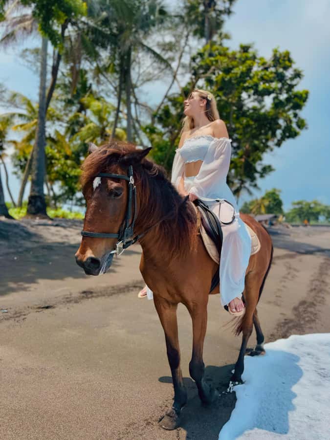 Bali Horse ride at Saba beach Horse tour - Riding along Saba Beach