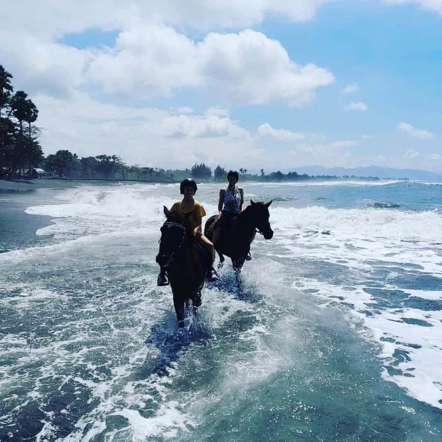 Bali: Horseback Tour Through Saba Beach and Local Temples. - Riding the black-sand coast