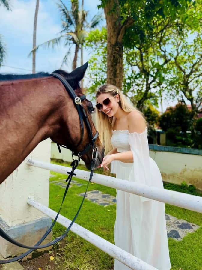 Bali: Horseback Tour Through Saba Beach and Local Temples. - Small groups and private rides
