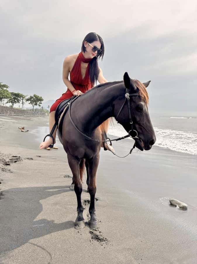 Bali: Horseback Tour Through Saba Beach and Local Temples. - The guides and the overall mood