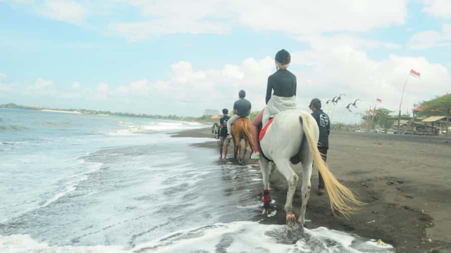 Bali: Sanur Horse Riding for Beginner Experience - Arriving at Tangtu Beach