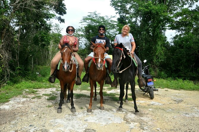 Bayahíbe Horseback Riding & River swimmig - Two outdoor activities packed into two hours