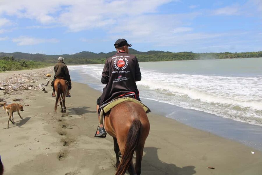 Beach horse back riding with countryside - Reaching Maimón Bay By Horse