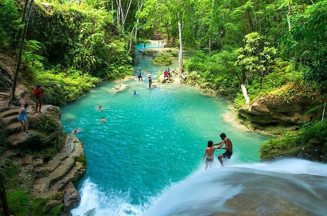 Blue Hole and Horseback Riding and Shopping - Shopping for souvenirs in Ocho Rios