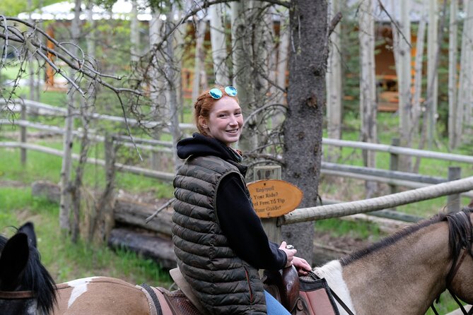 Buffalo Loop 1-Hour Horseback Trail Ride in Kananaskis - The guides make the short ride work