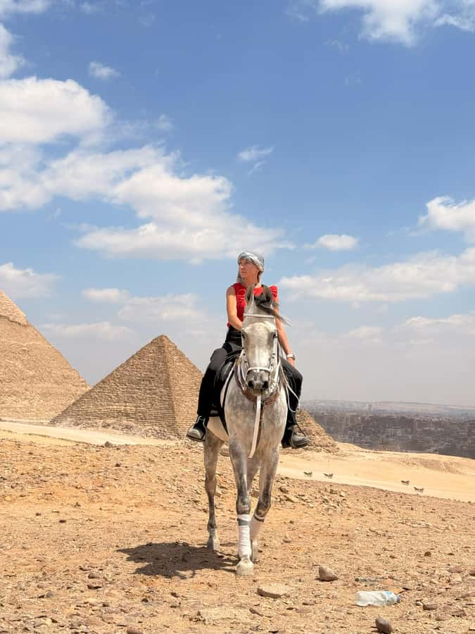 Cairo: Horse Riding tour at Pyramids of Giza - Riding out across the golden sand
