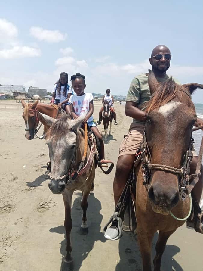 Cartagena: Horse Riding on the Beach with Photos and Lunch - Transport choices and the one-way return issue