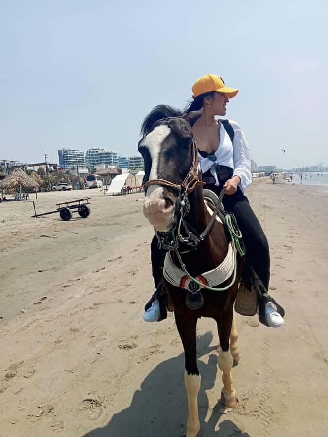 Cartagena: Horse riding on the beaches of Cartagena & PHOTOS - The people who make the outing work