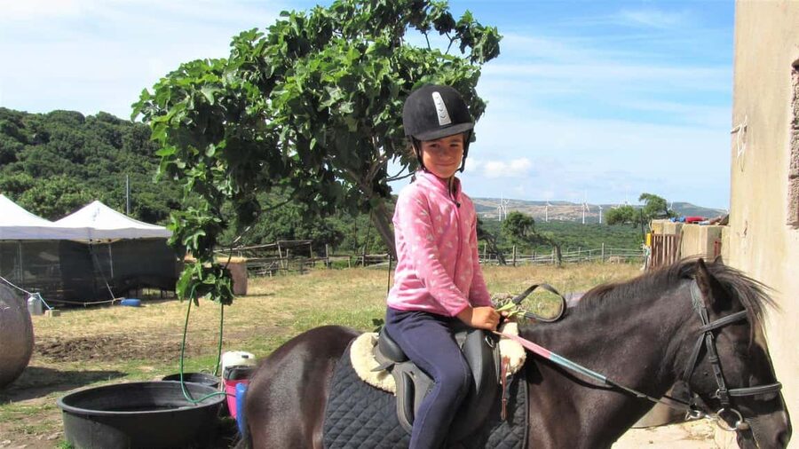 Castelsardo: horseback in Sedini - Meeting the horses and finding the stable