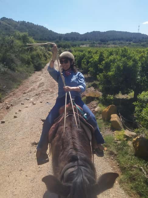 Discover the interior of Valencia on horseback - The ranch picnic is part of the experience