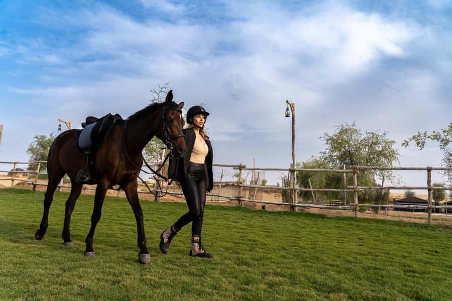 Dubai: Al Marmoom Oasis Horse Riding Experience with Snack - What to wear and what to leave behind