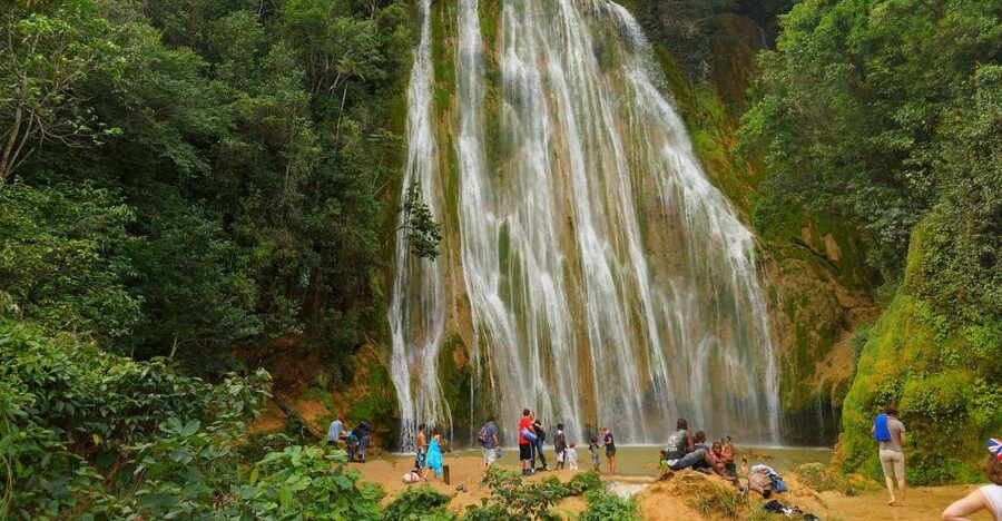 El Limón: Waterfall Horseriding Tour with Lunch - Guides, Languages, and Group Size