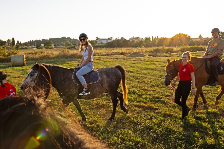 Fazana: Sunset 1-hour Horse Riding in Nature with Guide - Why the six-person limit matters