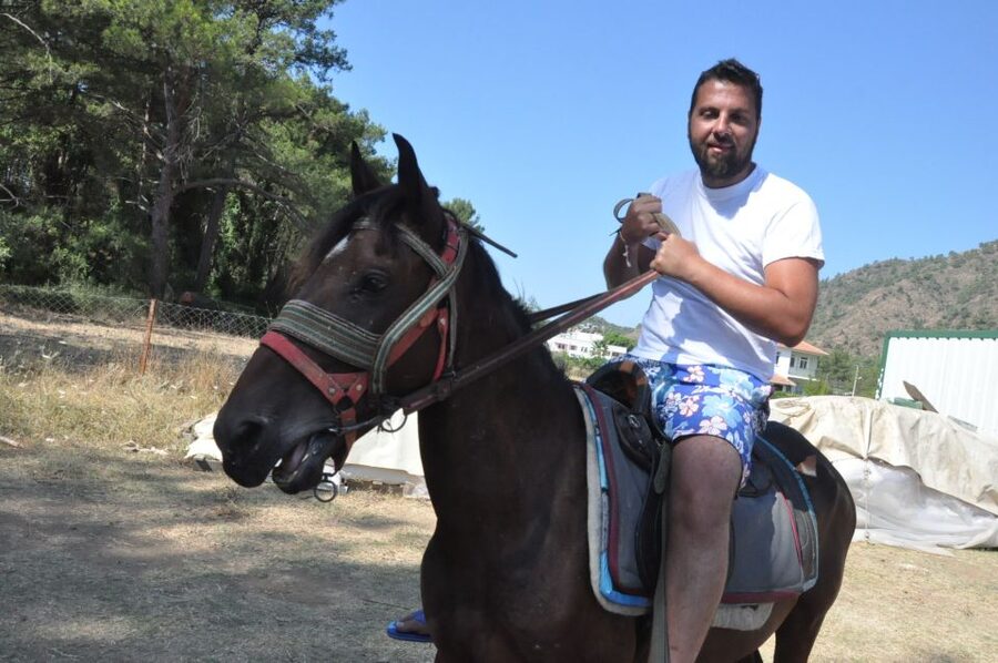 Fethiye Horse Safari - Meeting gentle horses for a first ride
