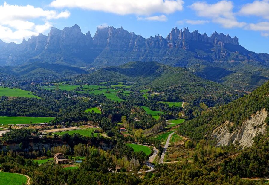 From Barcelona: Horseback Tour in Montserrat National Park - The market stop and your short break
