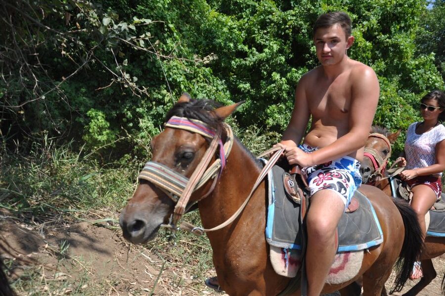 From Bodrum/Gümbet: Guided Horseback Riding Expereince - One hour through the Aegean countryside