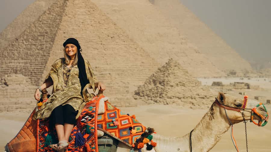 From Cairo: Camel or Horse Ride Tour Around Giza Pyramids - The one-hour camel or horse ride