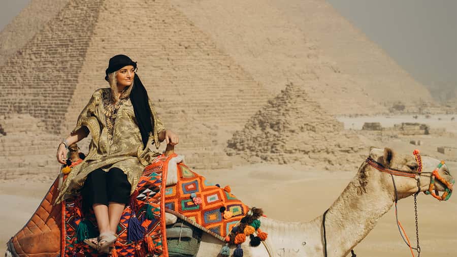 From Cairo: Camel or Horse Ride Tour Around Giza Pyramids - Guide service, languages, and the shopping stop
