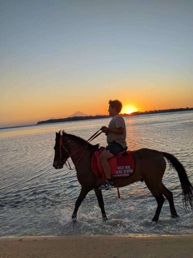 Gili Air: 1 Hour Horseback Riding With hotel Transfer - Key points to know before booking