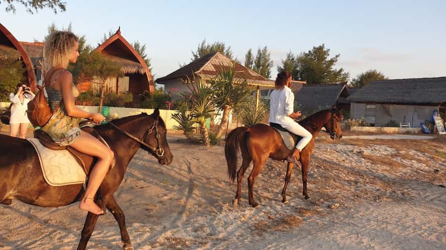 Gili Meno: 1-Hour Beginner Horse Riding Experience - Riding along Gili Meno’s coast for one hour