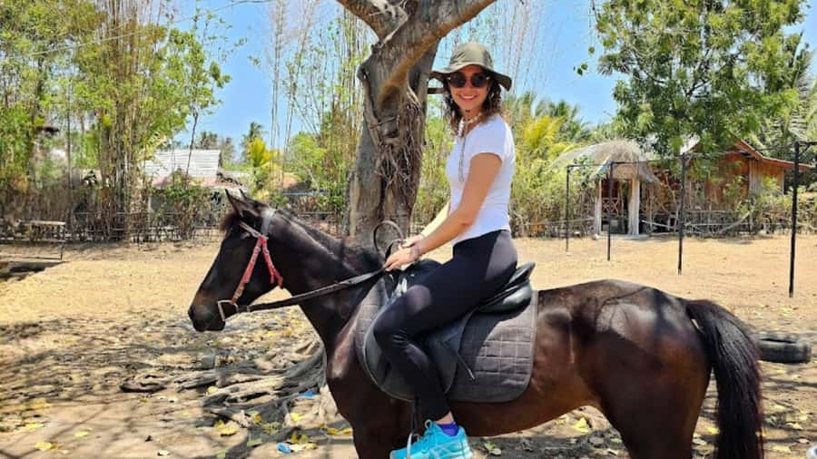 Gili Meno: 1-Hour Beginner Horse Riding Experience - A small group makes the hour easier