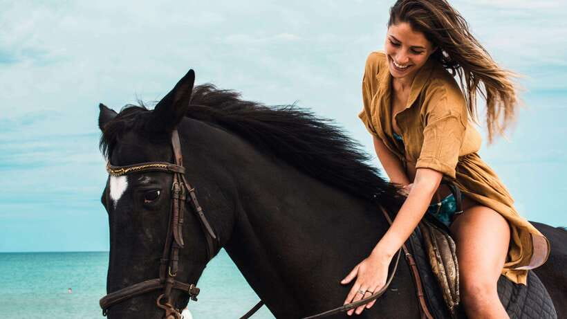 Gili Trawangan: Beach Horseback Riding with Pickup Hotel - What this Gili Trawangan ride is really like