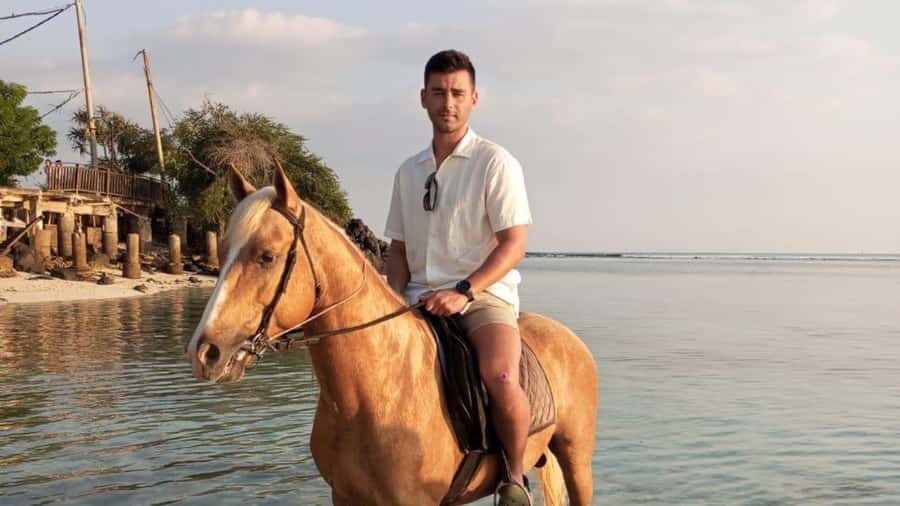 Gili Trawangan: Horse Riding on the Beach - Meeting your horse and guide