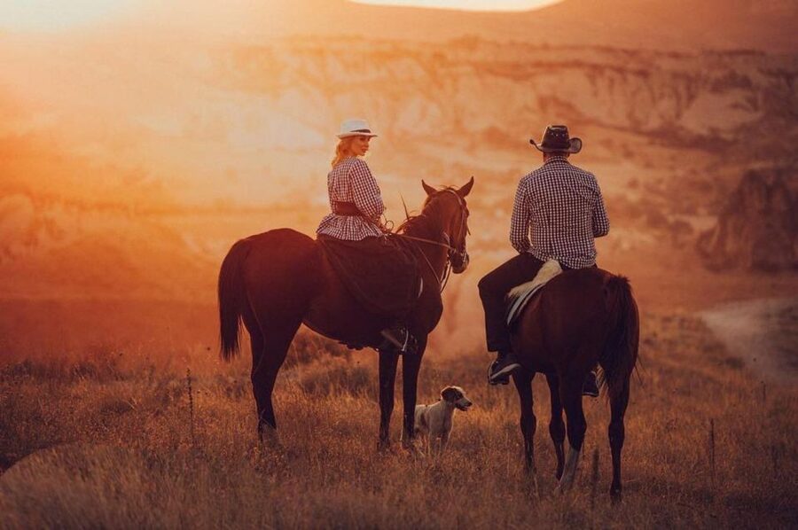 Goreme: Cappadocia Horse Riding Tour with Transfers - Meeting the horses at Doğa Binicilik Merkezi