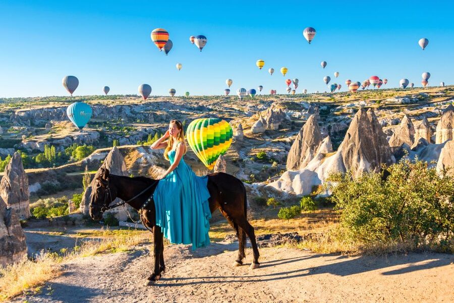 Goreme: Sunrise Horse Riding Excursion - Riding into Red Valley and Rose Valley