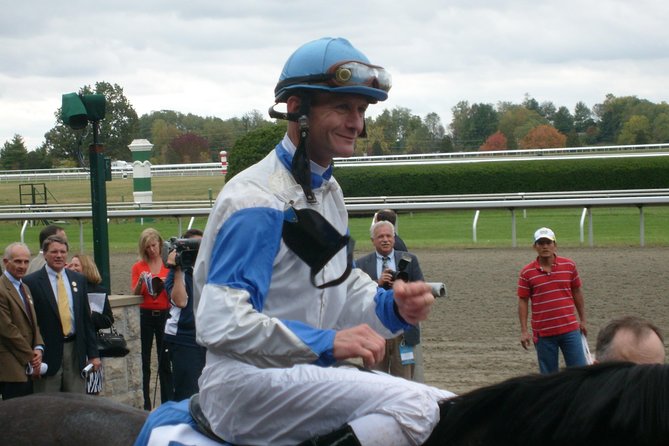 Half-Day Thoroughbred Horse Farm Tour in Kentucky - Booking, weather, and seasonal planning