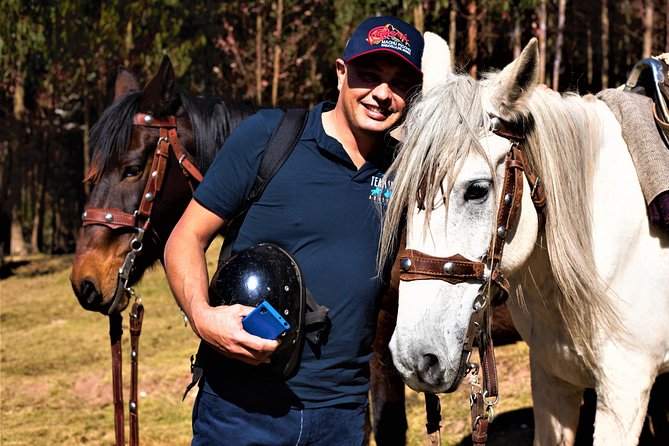 Horse Riding Chacan Mountain And Temple Of The Moon - Choosing the right horse before the ride