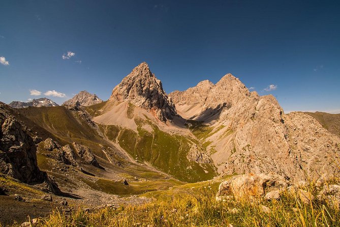 Horse riding in Kyrgyzstan, Truly Nomadic Land - Airy Bell Pass and the first big views