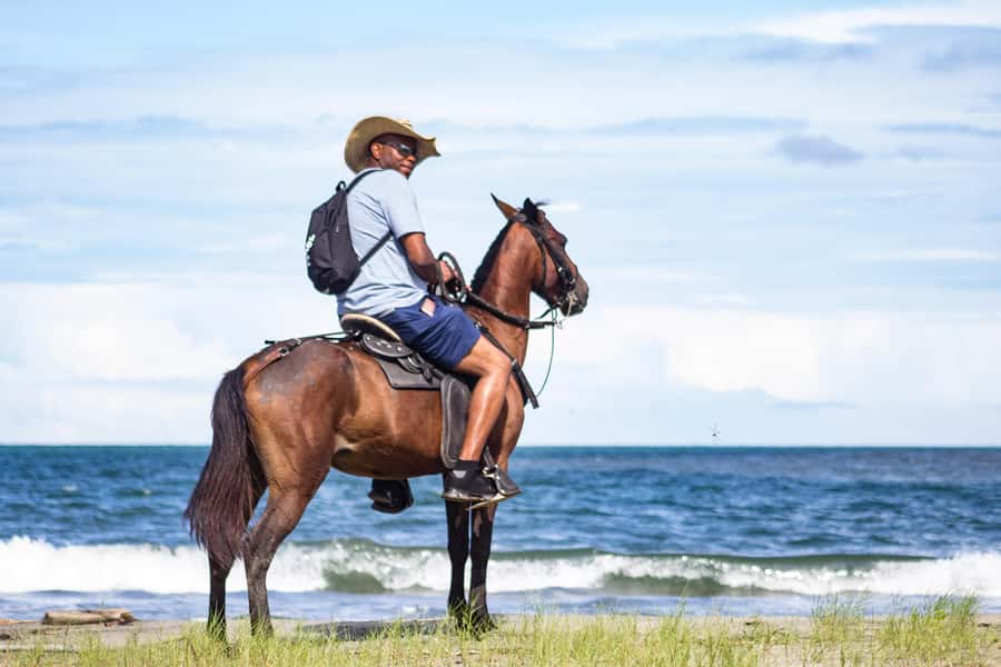 HORSE TOUR IN CARTAGENA BEACH - Leaving Cartagena for Manzanillo del Mar