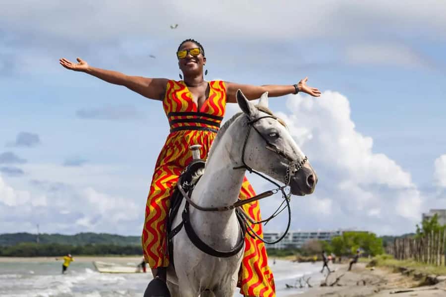 HORSE TOUR IN CARTAGENA BEACH - One Hour Along the Manzanillo Beach