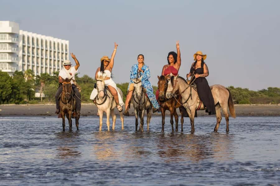 HORSE TOUR IN CARTAGENA BEACH - Who Will Enjoy This Most