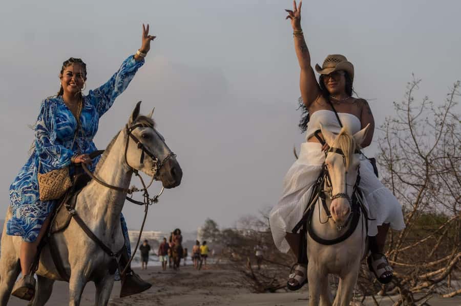 HORSE TOUR IN CARTAGENA BEACH - Timing, Weather, and What to Wear