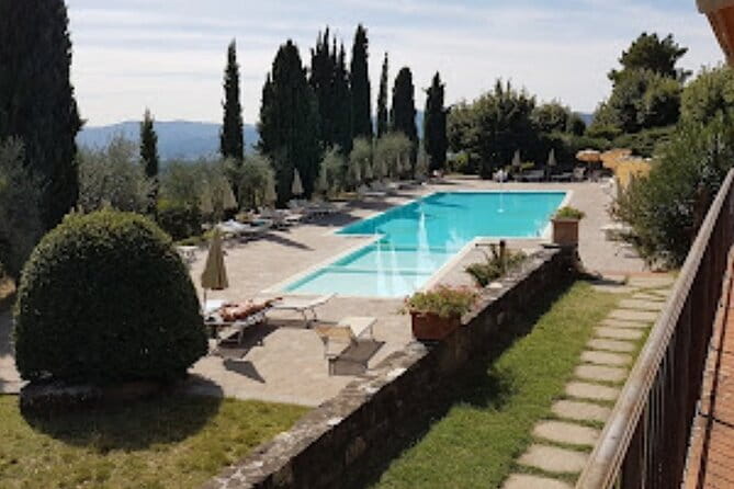 Horseback ride and Poolside Day chillout with Tuscan Lunch - A country resort and a pool with a view