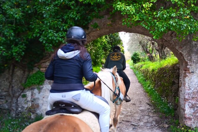 Horseback riding and aperitif 2 hours for beginners - Caprona and the Upezzinghi Tower