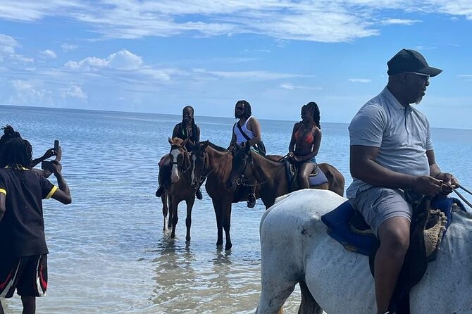 Horseback Riding in the Ocean from Ocho Rios & Runaway Bay - The five-minute path to the beach