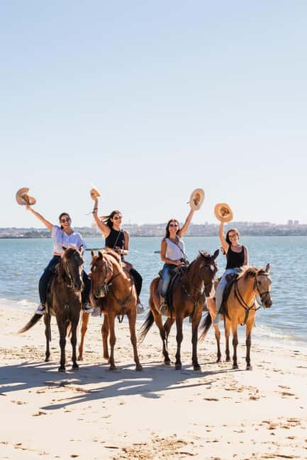 Horseback Riding Through The Beach GROUP - PDT - Following the sandy shore of Gaio Rosário