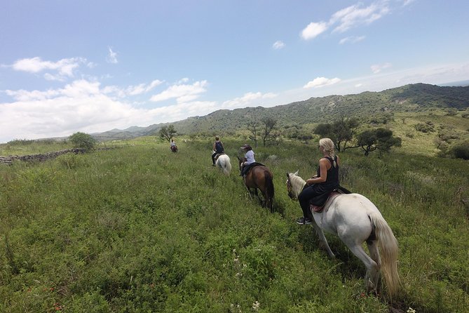 Horseback riding through the Sierras - Key points at a glance