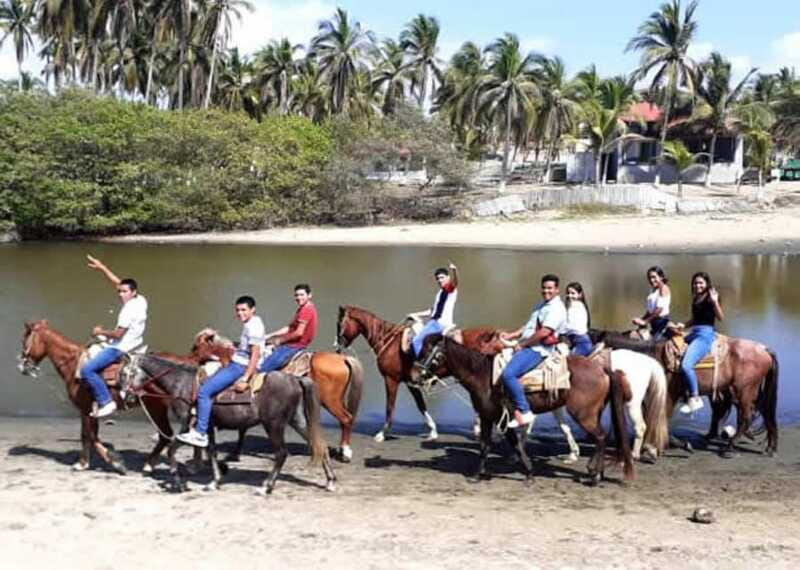 Ixtapa: Horseback Riding & Snorkeling - Lunch, drinks, and a pause with a view