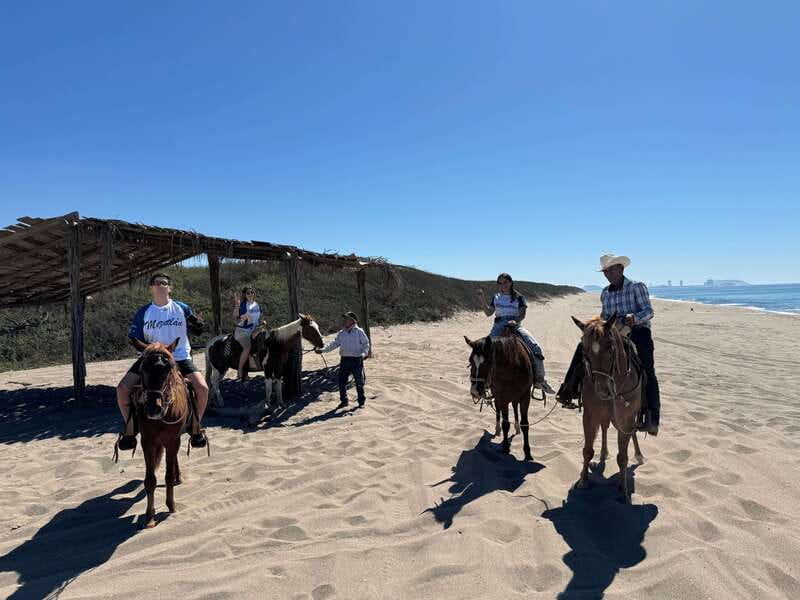 Jungle and beach horseback ride + lunch + mezcal - At a glance