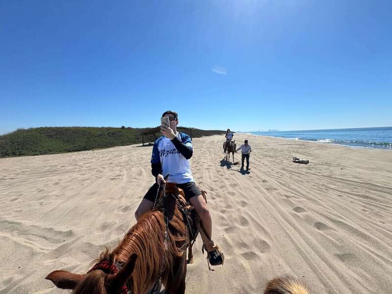 Jungle and beach horseback ride + lunch + mezcal - One and a half hours on horseback